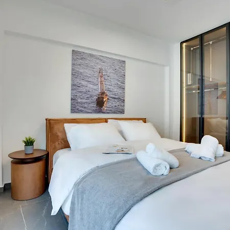 Sea Front Luxury Apartment Larnaca Buitenkant foto