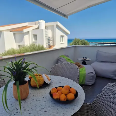 Sea Front Luxury Apartment Larnaca Buitenkant foto