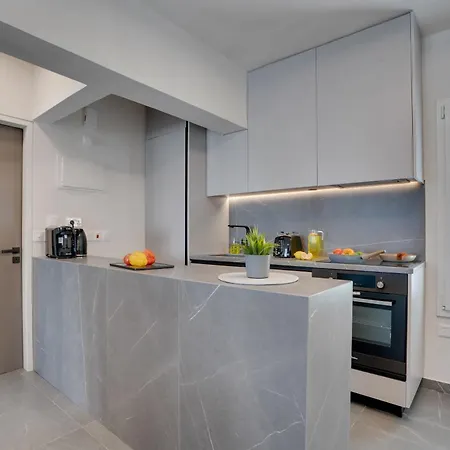 Sea Front Luxury Apartment Larnaca Buitenkant foto