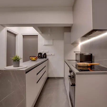 Sea Front Luxury Apartment Larnaca Buitenkant foto