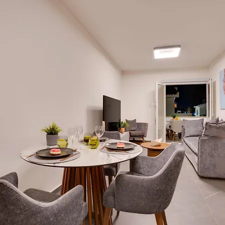 Sea Front Luxury Apartment Larnaca Buitenkant foto