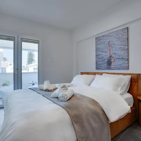 Sea Front Luxury Apartment Larnaca Buitenkant foto
