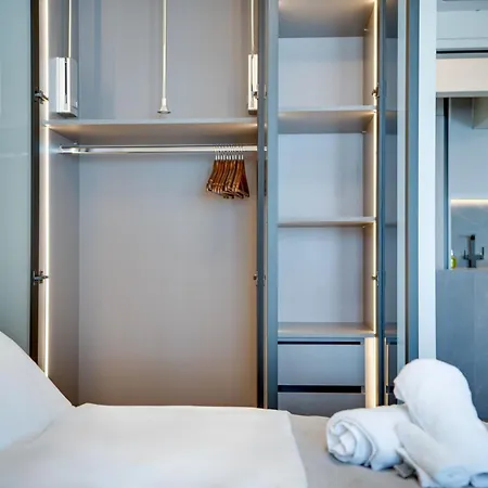 Sea Front Luxury Apartment Larnaca Buitenkant foto